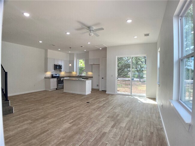 255 Lourdes Ct Dripping Springs, TX 78620 photo 3