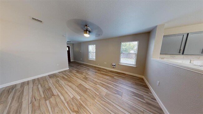 8613 Claude Ct Austin, TX 78747 photo 2