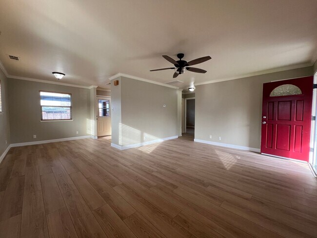 Remodeled 2 Bedroom 1 Bathroom Home in San Jose photo 2