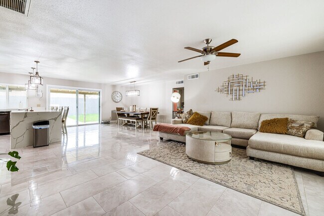 903 W Harvard Dr Tempe, AZ 85283 photo 3
