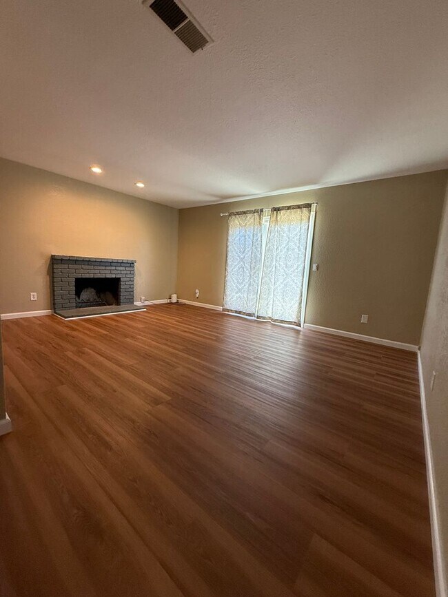 2041 Robin Dr Fairfield, CA 94533 photo 5