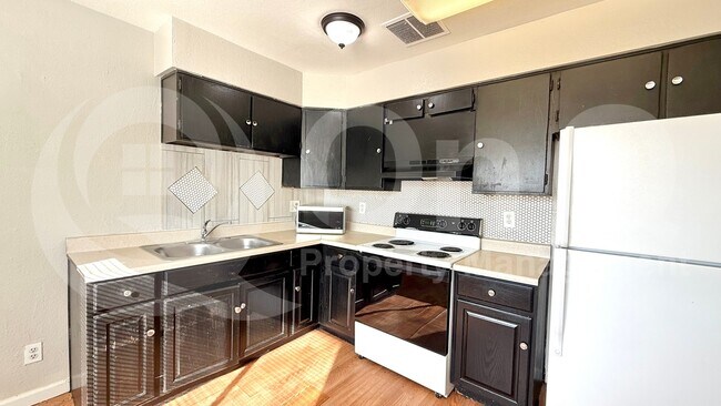 6 S 31st Ave Phoenix, AZ 85009 photo 3
