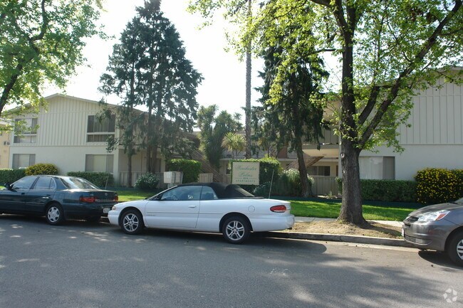 Winchester Palms Apartments photo 5