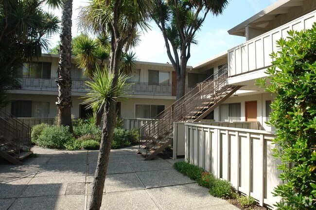 Winchester Palms Apartments photo 3