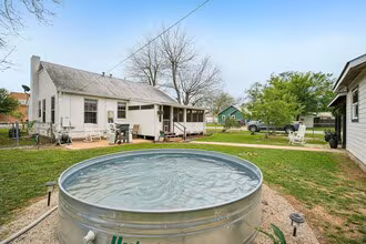 801 Bishop St Smithville, TX 78957 photo 5