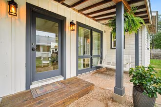 801 Bishop St Smithville, TX 78957 photo 2