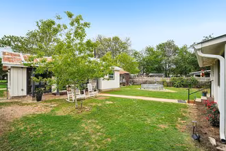 801 Bishop St Smithville, TX 78957 photo 3