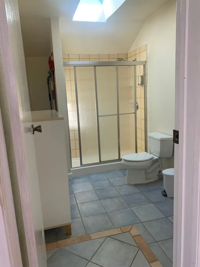 667 Aileen St Oakland, CA 94609 photo 5