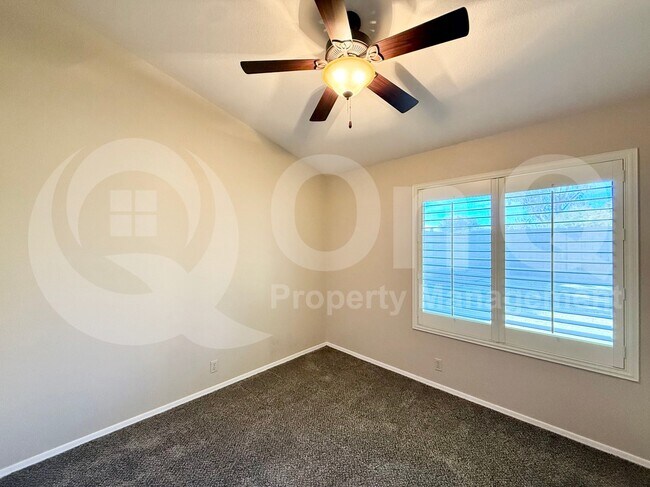 3882 S Hawthorn Dr Chandler, AZ 85248 photo 4