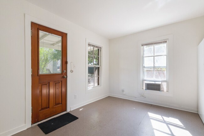 2810 San Pedro St Austin, TX 78705 photo 3