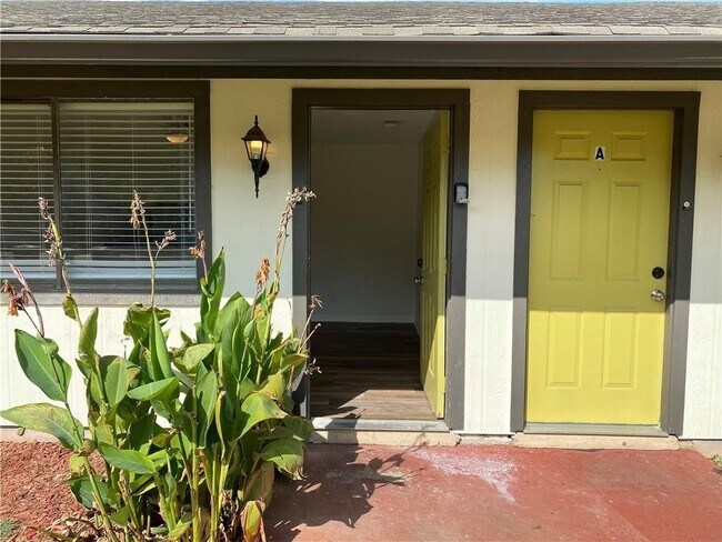 2607 Ektom Dr Austin, TX 78745 photo 2