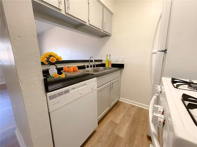 2607 Ektom Dr Austin, TX 78745 photo 4