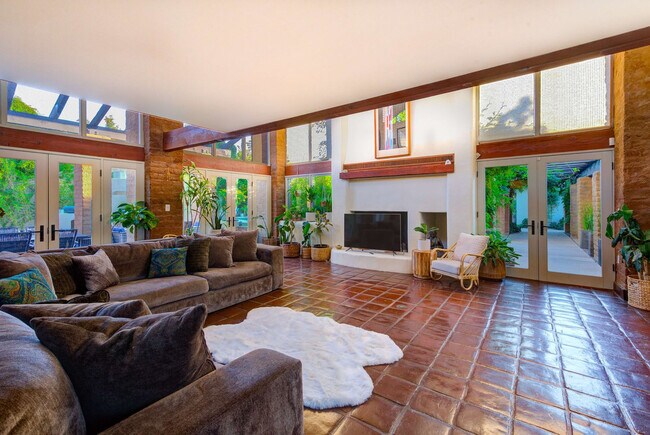3650 N 38th St Phoenix, AZ 85018 photo 2
