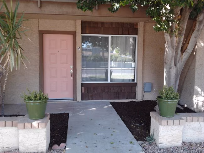 1302 E Maryland Avenue photo 5