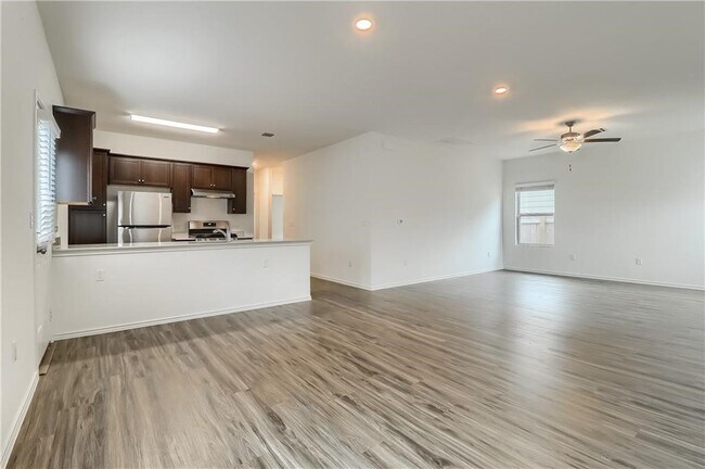 7213 Tonka Ln Austin, TX 78744 photo 3