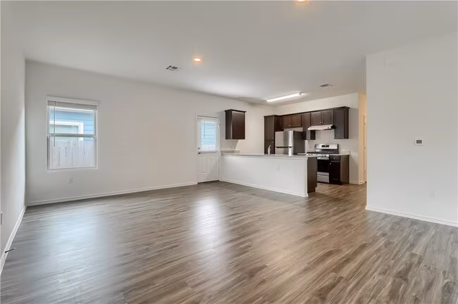 7213 Tonka Ln Austin, TX 78744 photo 4
