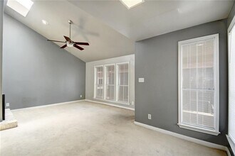 2529 Rio Grande St Austin, TX 78705 photo 4
