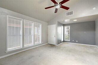 2529 Rio Grande St Austin, TX 78705 photo 3