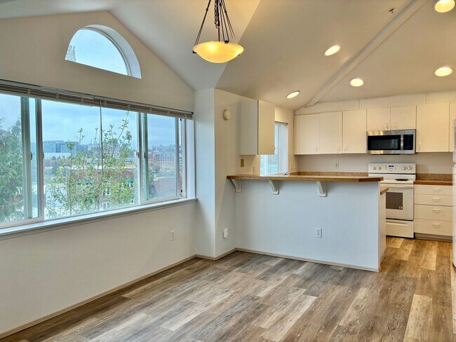 3221 Franklin Ave E Seattle, WA 98102 photo 4