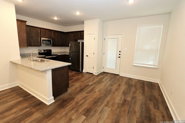 10310 Lynwood Branch San Antonio, TX 78245 photo 2