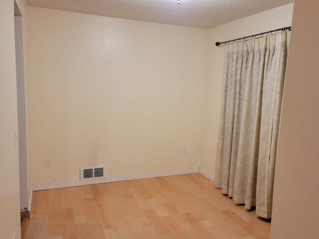 14120 NE 7th Pl Bellevue, WA 98007 photo 2