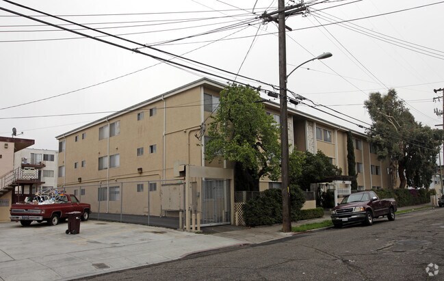 434 E 17th St. photo 3