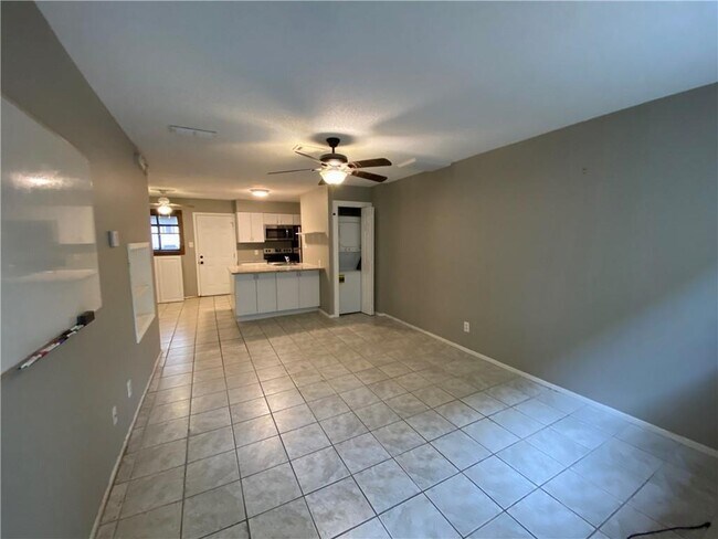 2413 Leon St Austin, TX 78705 photo 2