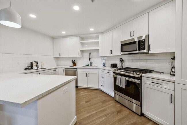 375 Camino De La Reina San Diego, CA 92108 photo 3