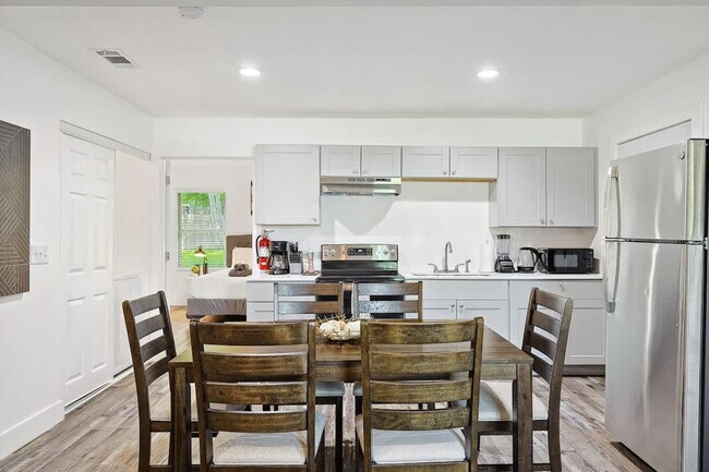2047 El Paso St Grand Prairie, TX 75051 photo 5