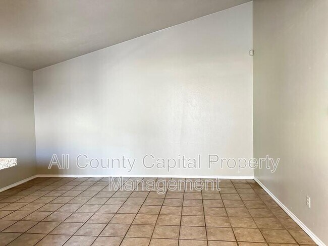 1102 Hickory Grove photo 2