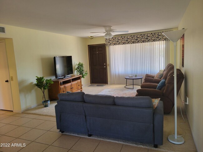 9714 W Hawthorn Ct Sun City, AZ 85351 photo 4