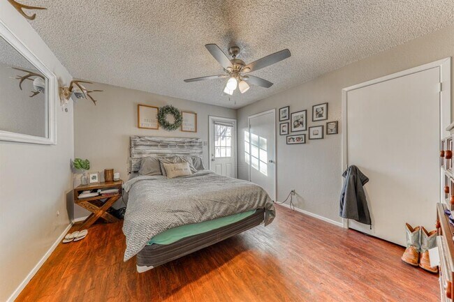 1104-a Lynn Street photo 3