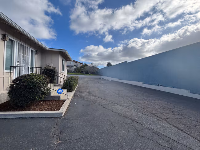 626 Civic Center Dr Vista, CA 92084 photo 4