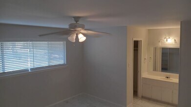 9405 Newberry Dr Austin, TX 78729 photo 5