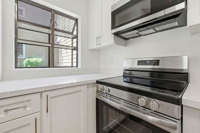 721 Center Ave Martinez, CA 94553 photo 4