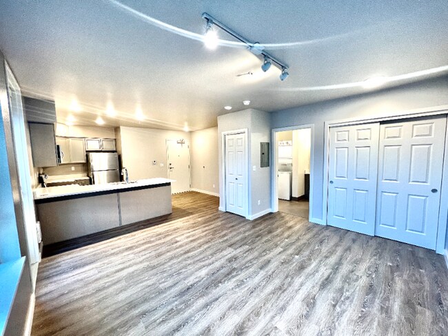 2330 Yakima Ct Tacoma, WA 98405 photo 2