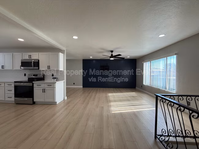 429 E GREENWAY Drive photo 5