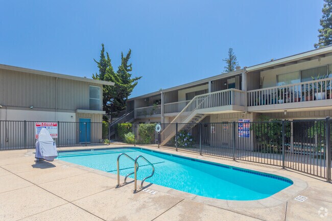 Delmonico Apartments photo 5
