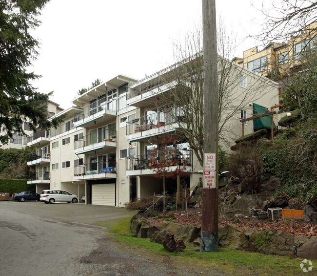 4500 Palatine Avenue North, Seattle, WA 98103 photo 2