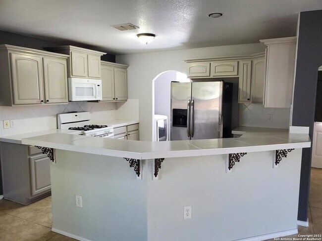 422 Pharis St San Antonio, TX 78237 photo 4