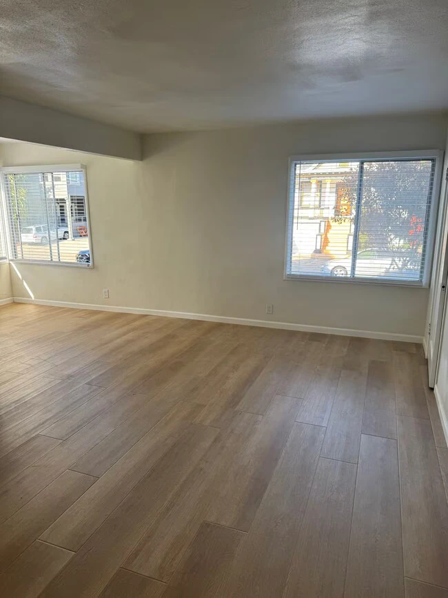 5511 Genoa St Oakland, CA 94608 photo 5