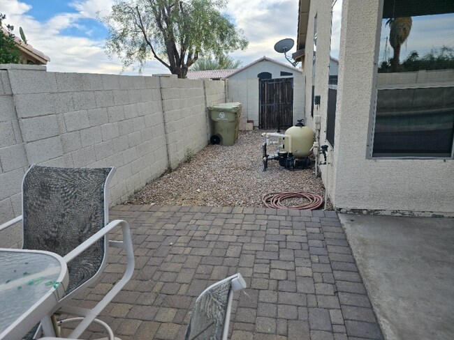 8228 W Palmaire Ave Glendale, AZ 85303 photo 3