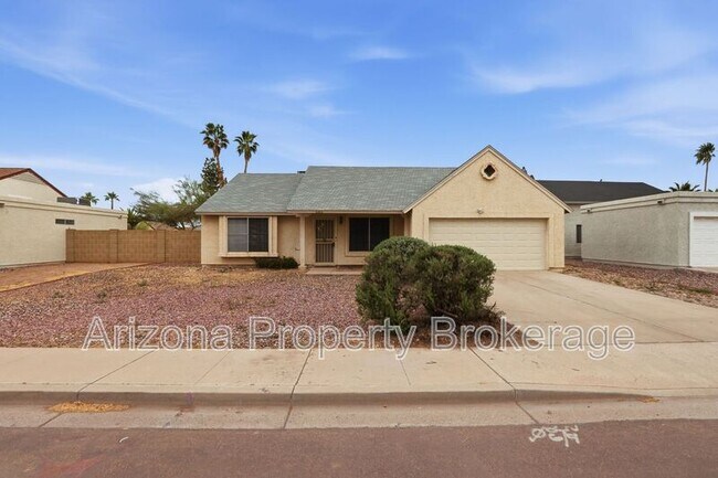1352 E Todd Dr Tempe, AZ 85283 photo 2