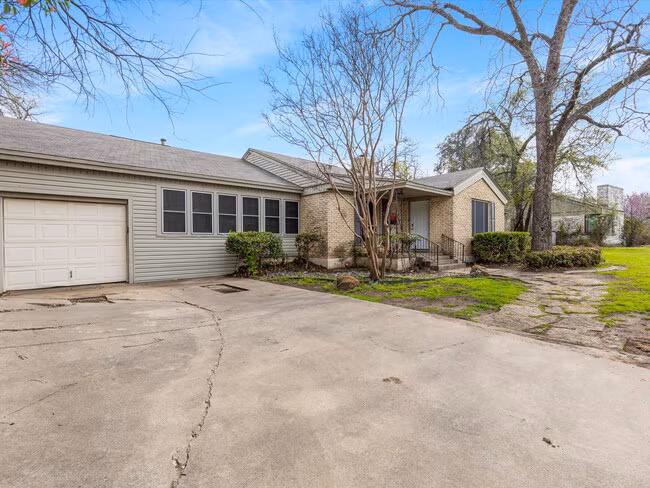 3709 Bellaire Cir Fort Worth, TX 76109 photo 2