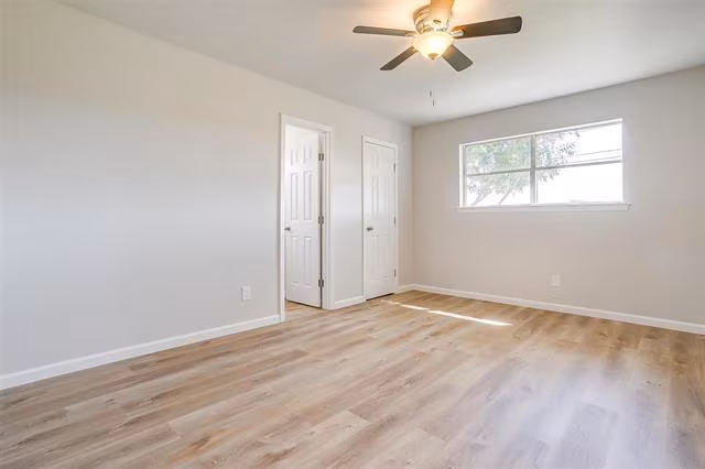 921 Willow Circle South, Burleson, TX 76028 photo 5
