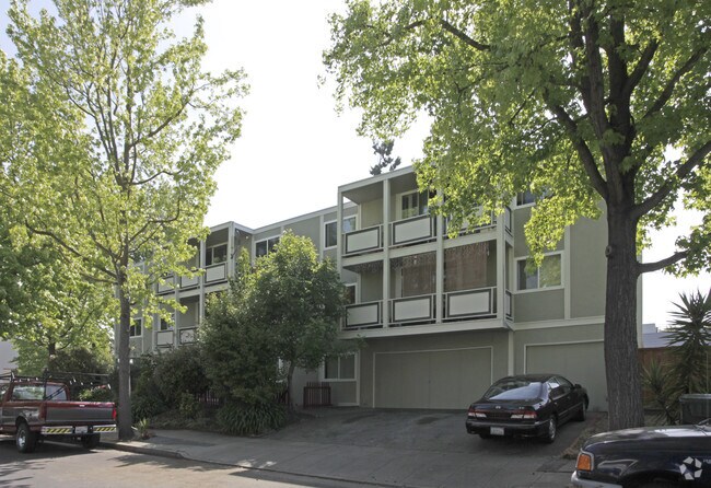 303 Ulmer Court, Redwood City, CA 94061 photo 3