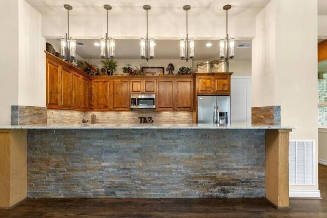 9811 Laurel Lake Dr Shenandoah, TX 77384 photo 4