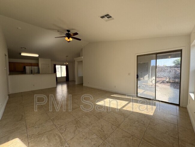 6662 E Escape Ave photo 4