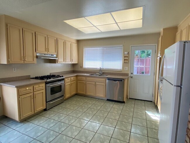 1078 Bendmill Way, San Jose, CA 95121 photo 5