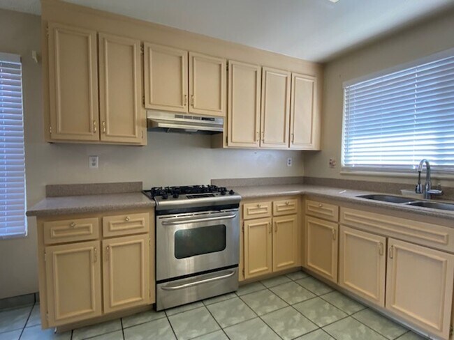 1078 Bendmill Way, San Jose, CA 95121 photo 2
